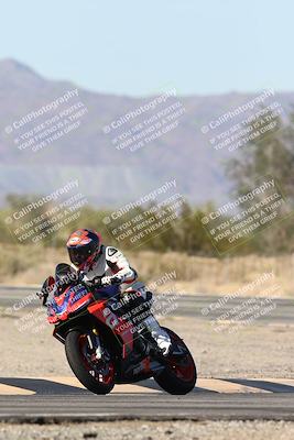 media/Dec-01-2025-Moto Forza (Mon) [[2daa91e15f]]/3-Beginner Group/Session 3 (Turn 3)/